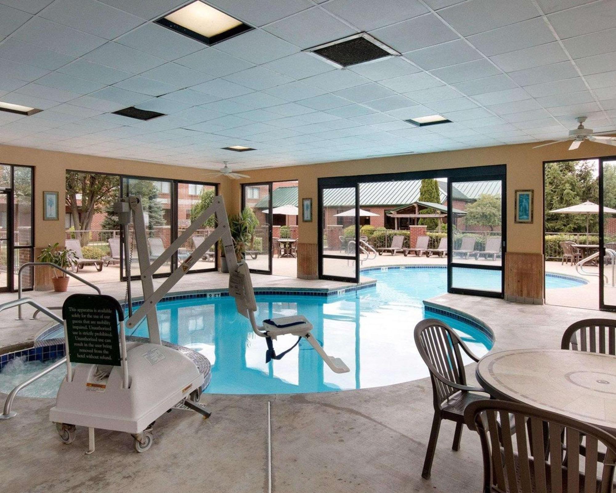 Comfort Suites Parkersburg South Mineral Wells Екстер'єр фото