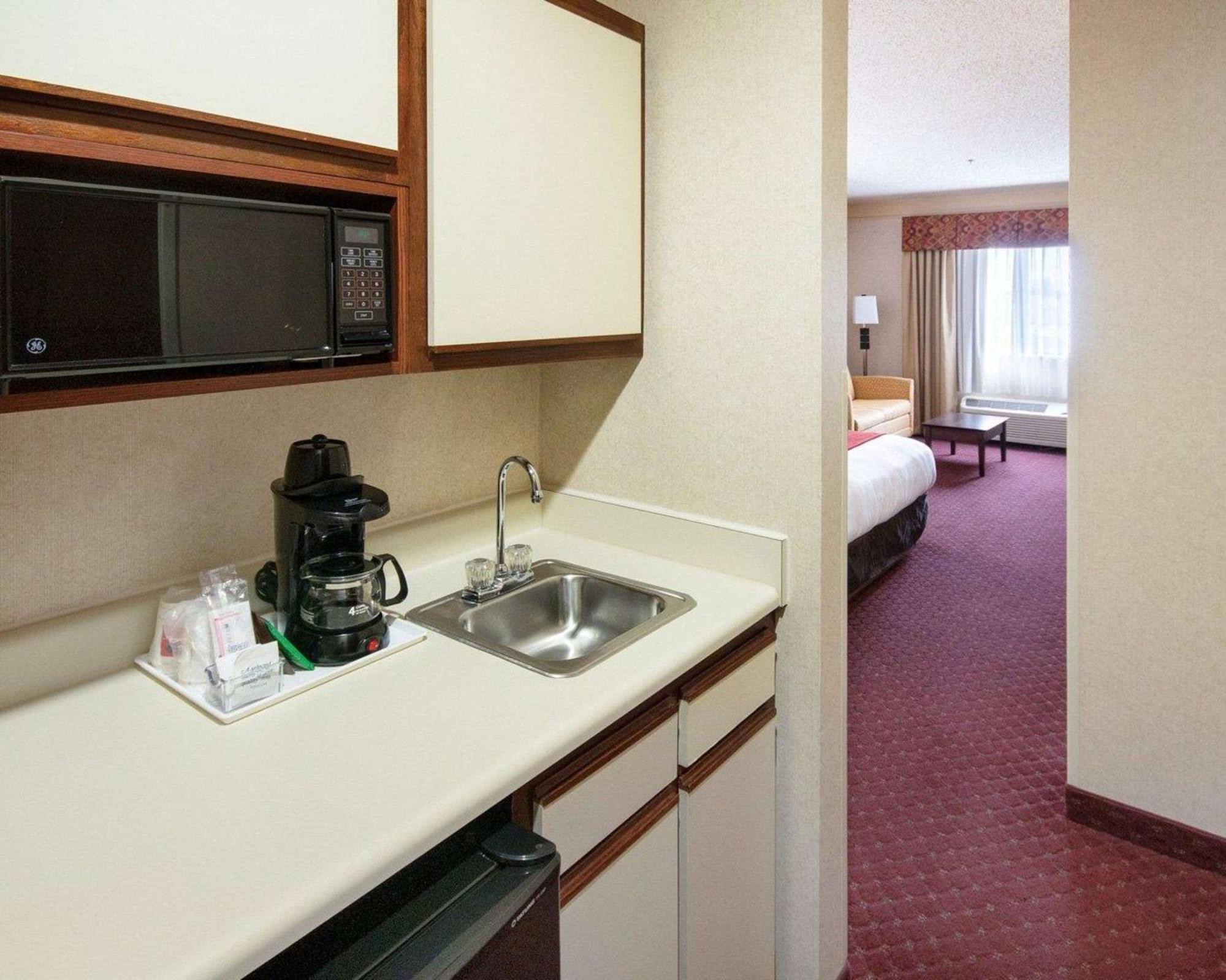 Comfort Suites Parkersburg South Mineral Wells Екстер'єр фото